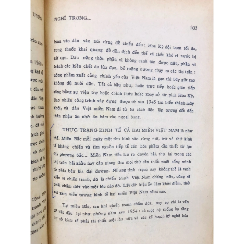 Nghĩ trong một xã hội tan rã - Thế Uyên ( sách đóng bìa mất bìa gốc ) 125730
