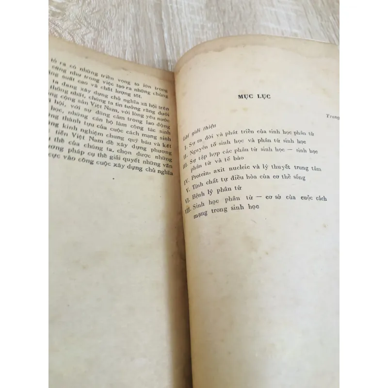 SINH HỌC PHÂN TỬ VÀ CUỘC CÁCH MẠNG TRONG SINH HỌC 960208