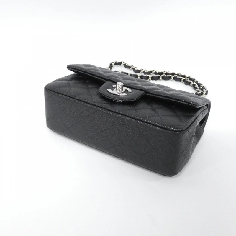 Túi xách chéo Chanel 69900 611771