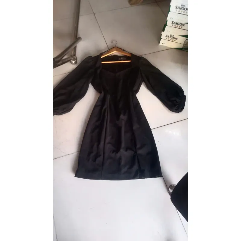 Đầm đen Dona size 4 1002026