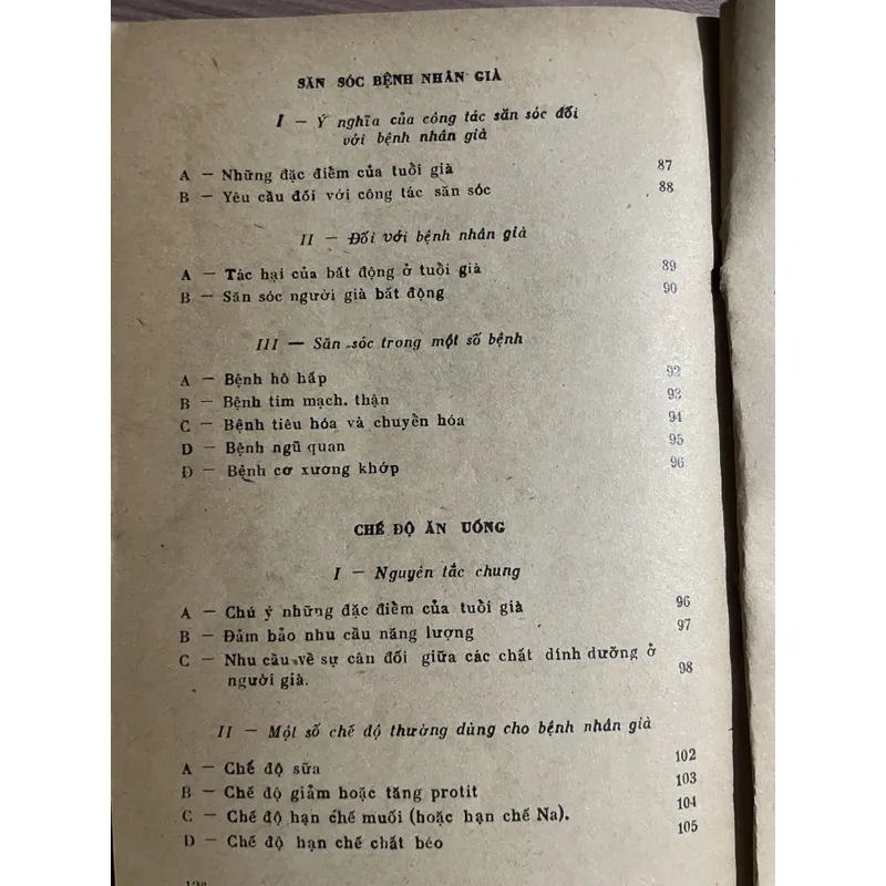 Bệnh học và tuổi già - sách y - Gs Phạm Khê  697110