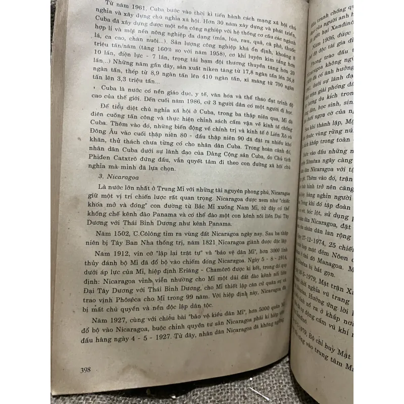 Lịch sử thế giới hiện đại - mấy trang đầu bị mất góc  1000054