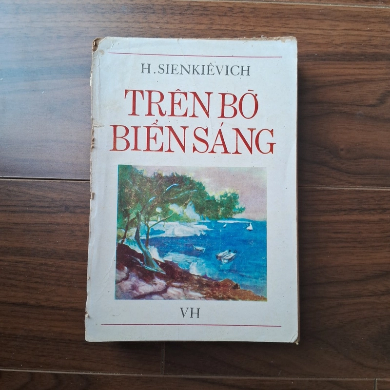 Trên bờ biển sáng 506404