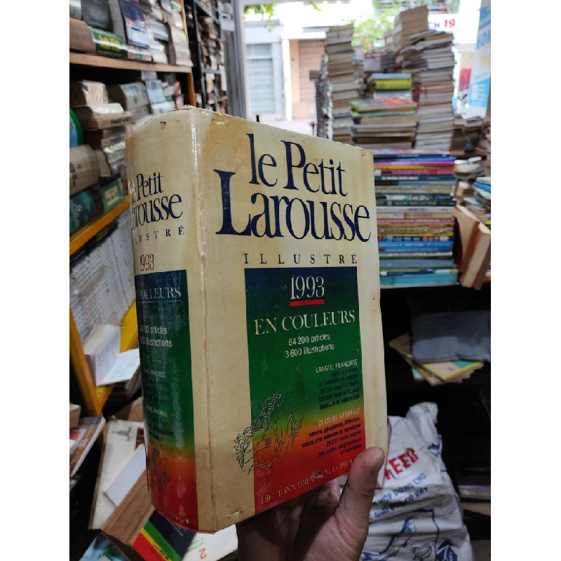 Petit Larousse illustre 253076