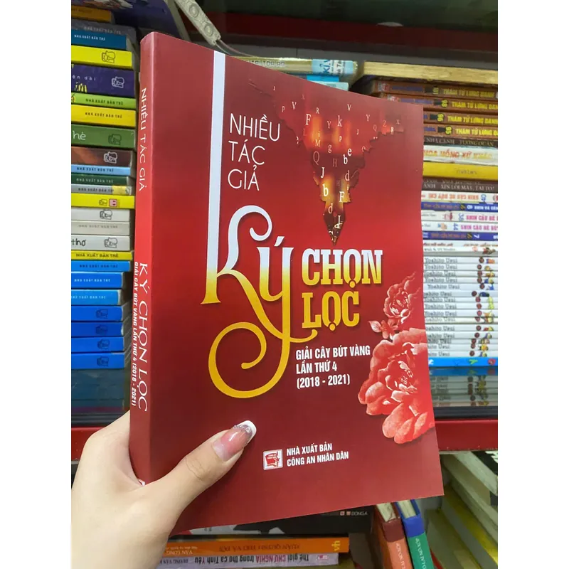Cuốn KÝ mà mọi người nên đọc ạ    KÝ CHỌN LỌC GIẢI CÂY BỨT VÀNG THỨ 4 (2018- 2021 )  606339