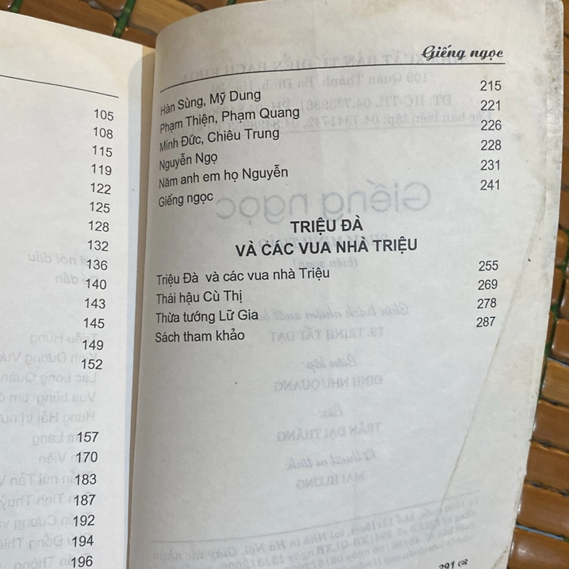 GIẾNG NGỌC - KỂ CHUYỆN LỊCH SỬ VIỆT NAM (XB 2006) 522777