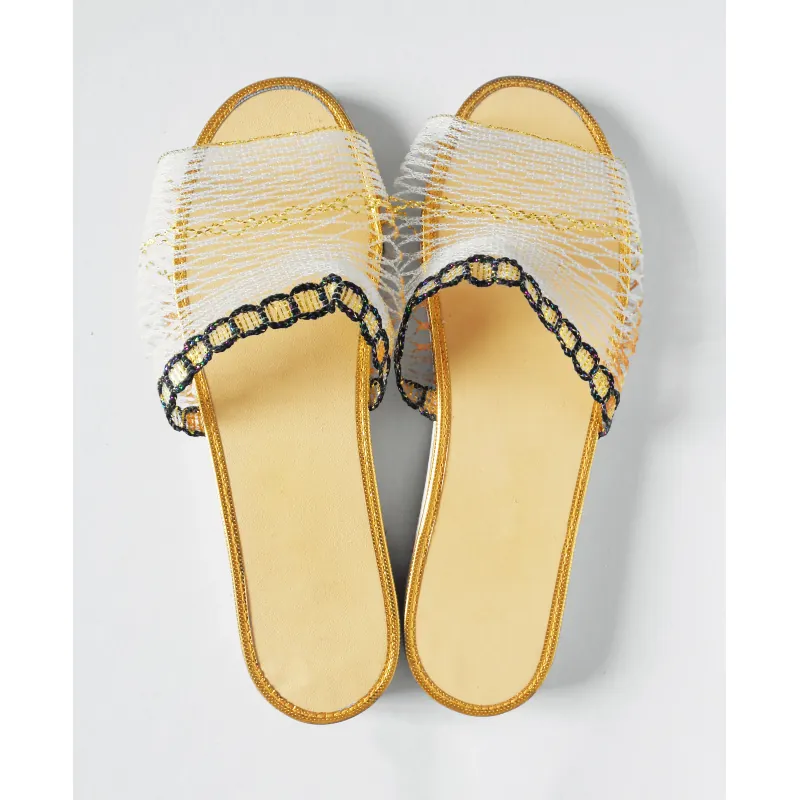 Dép lưới quai ngang huyền thoại một thời 571519