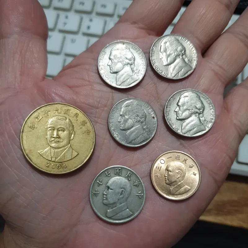 4 xu Mỹ và 3 xu Đài 1031492