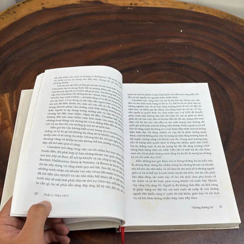 II Sách Hay: Lời Thú Tội Của Một Sát Thủ Kinh Tế - John Perkins - 2013 1010447