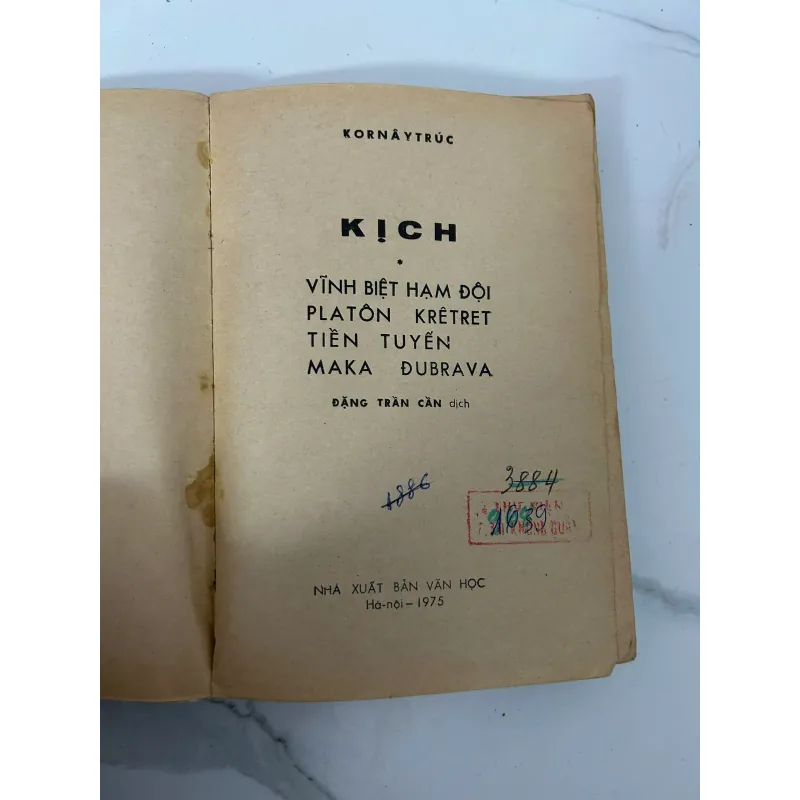 Tuyển kịch Kornâytruc - tranh bìa của BÙI XUÂN PHÁI vẽ 781107