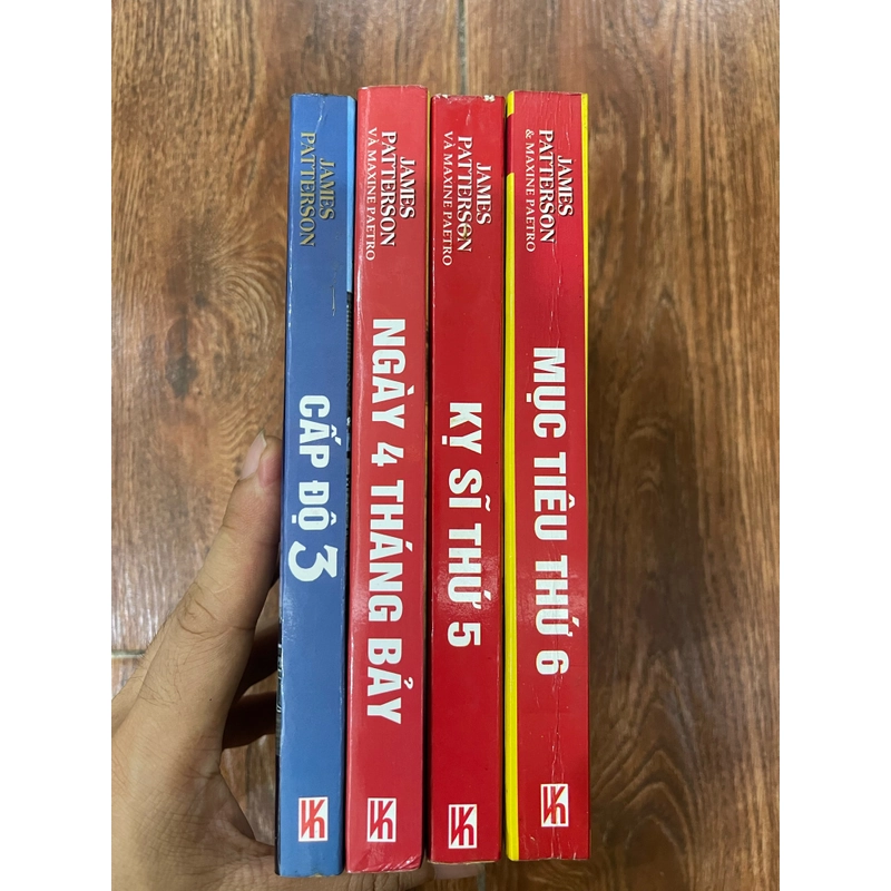 James Patterson có 4 cuốn - Cấp độ 3 . Ngày 4 tháng 7  . Kỵ sĩ thứ 5  . Mục tiêu thứ 6 (6) 532113