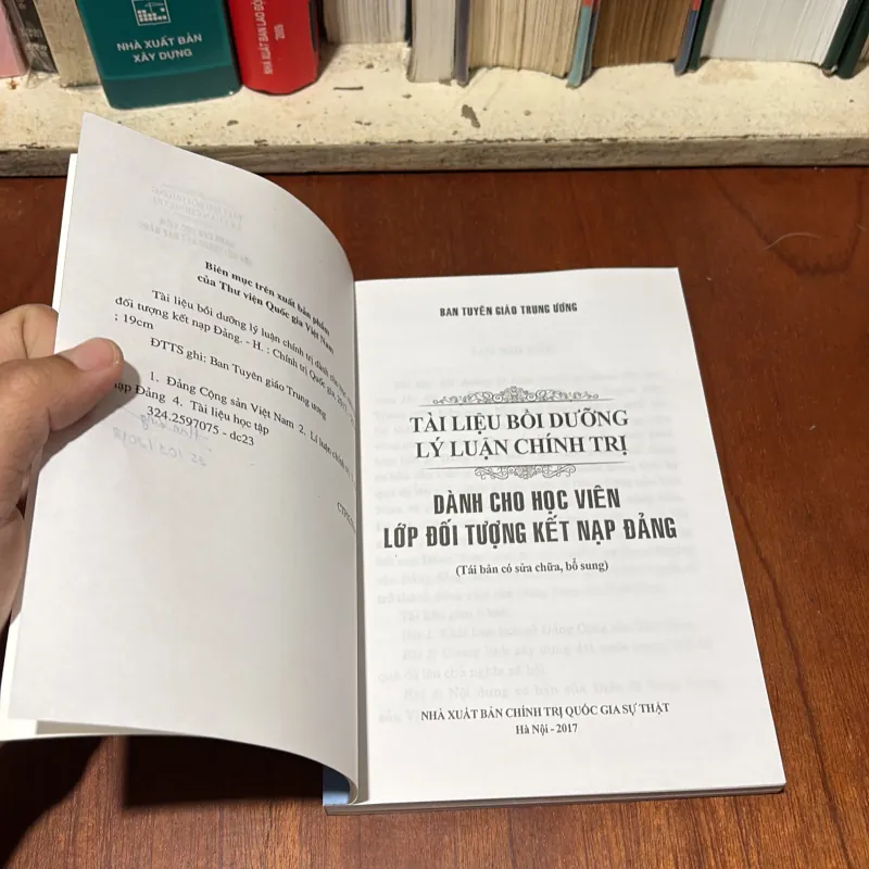 Tài Liệu Bồi Dưỡng Lý Luận Chính Trị: Dành Cho Học Viên Lớp Đối Tượng Kết Nạp Đảng - 2017 747925