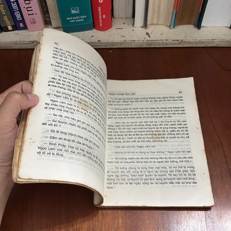 II Sách Phật Giáo: Thoát Vòng Tục Luỵ - Quảng Độ (Dịch Giả) - PL. 2521 • 1977 631392