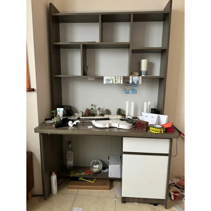 Bàn học kèm giá sách còn tốt 1029000