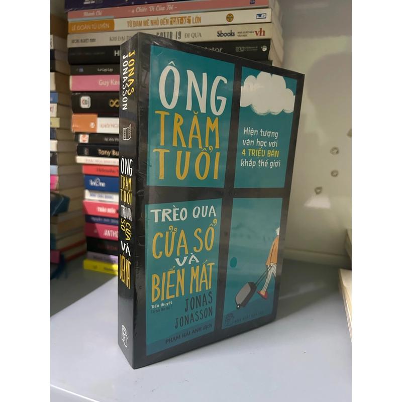 Ông trăm tuổi trèo qua cửa sổ và biến mất 497091