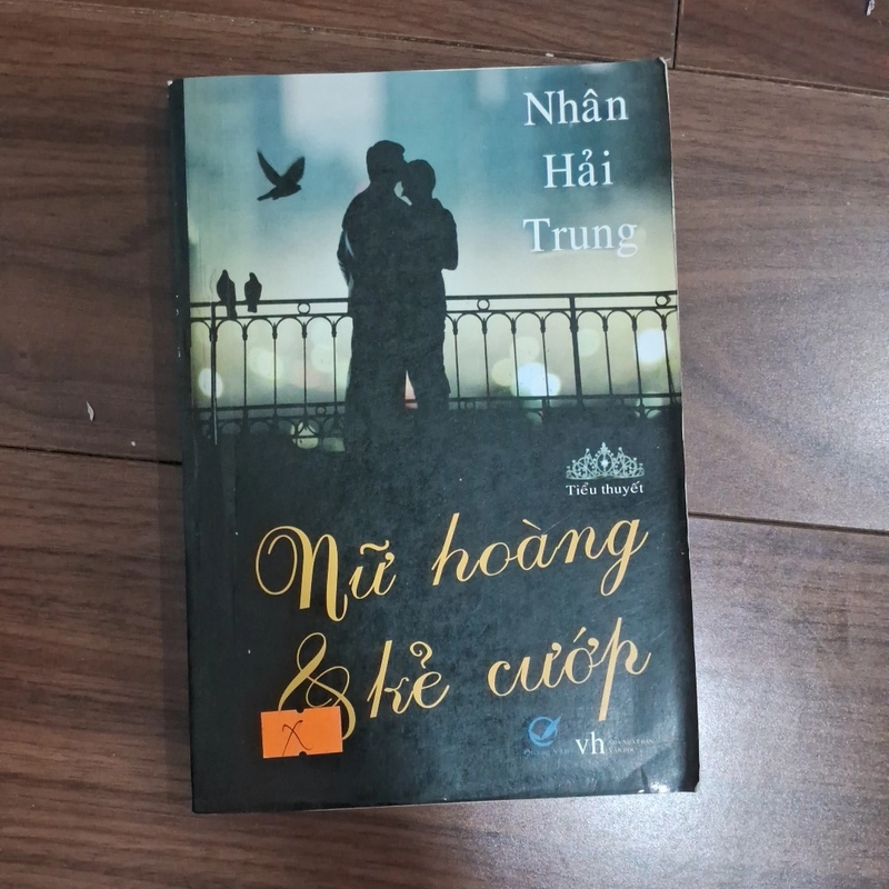 Nữ hoàng và kẻ cướp 508043