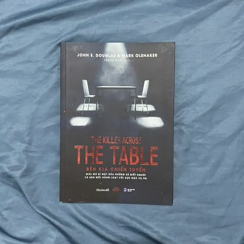 Bên Kia Chiến Tuyến (The Killer Across The Table) - John E. Douglas 1033465