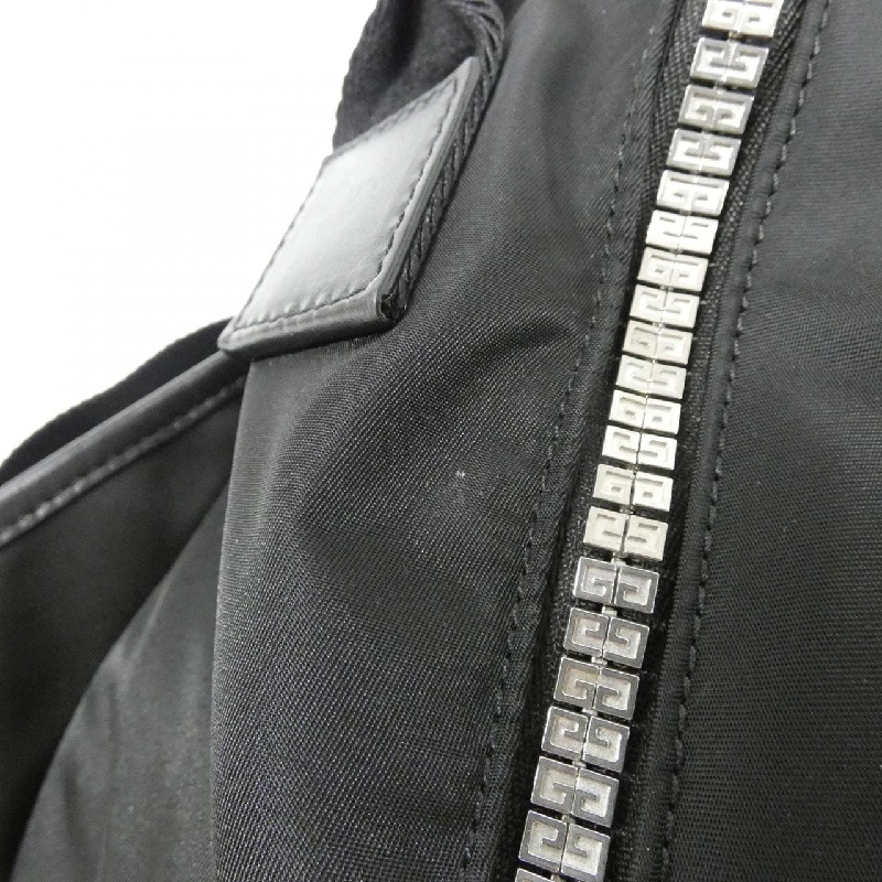 Túi xách hình tam giác lớn Givenchy BK50B3K1JE 609213