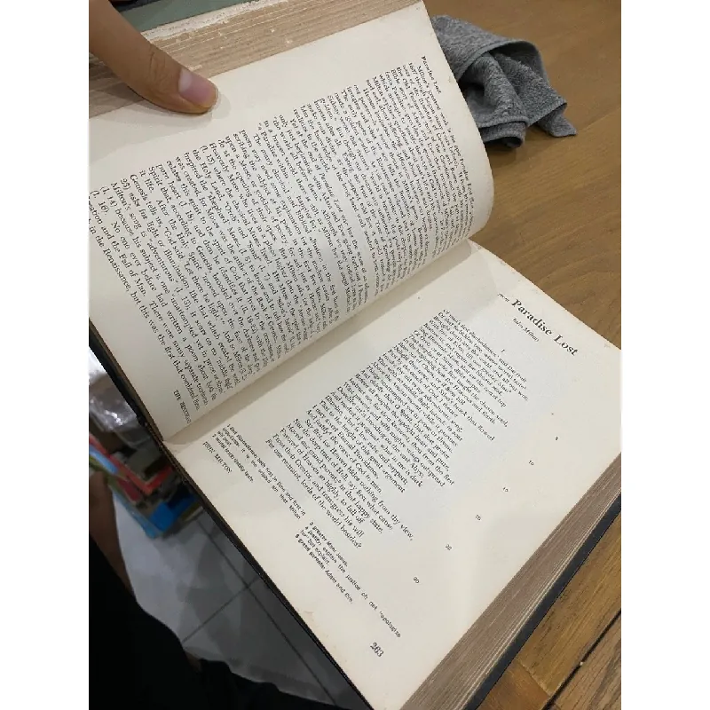 English Literature - Edward J. Gordon 553262