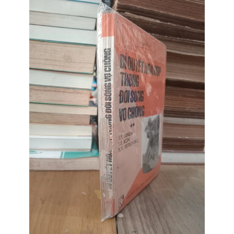 Quan hệ gia đình: Bí quyết hòa hợp trong đời sống vợ chồng - I. F. Junda, I. S. Kon, B. V. Petrovski 784312