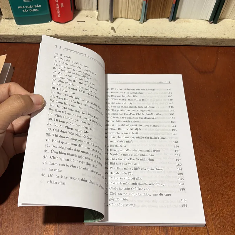 II Sách Lịch Sử: Những Mẫu Chuyện Về Tấm Gương Đạo Đức Hồ Chí Minh (2 Tập) - 2024 722827