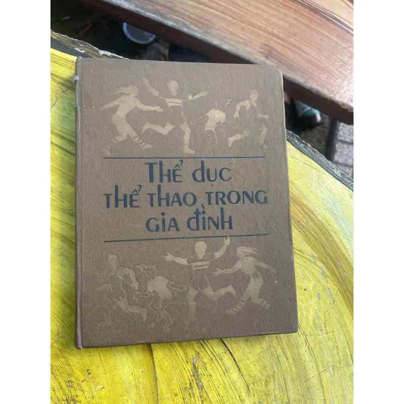 THỂ DỤC THỂ THAO TRONG GIA ĐÌNH bìa cứng in tại Liên Xô (cũ) 798907