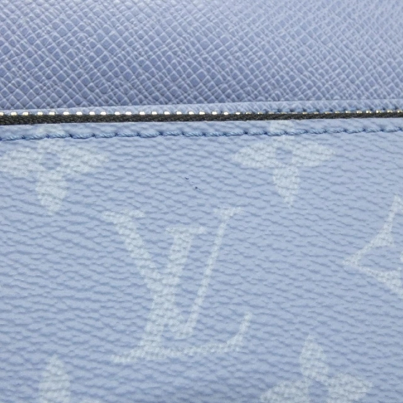 Túi messenger Louis Vuitton Taiga Lama Trio M14069 614693