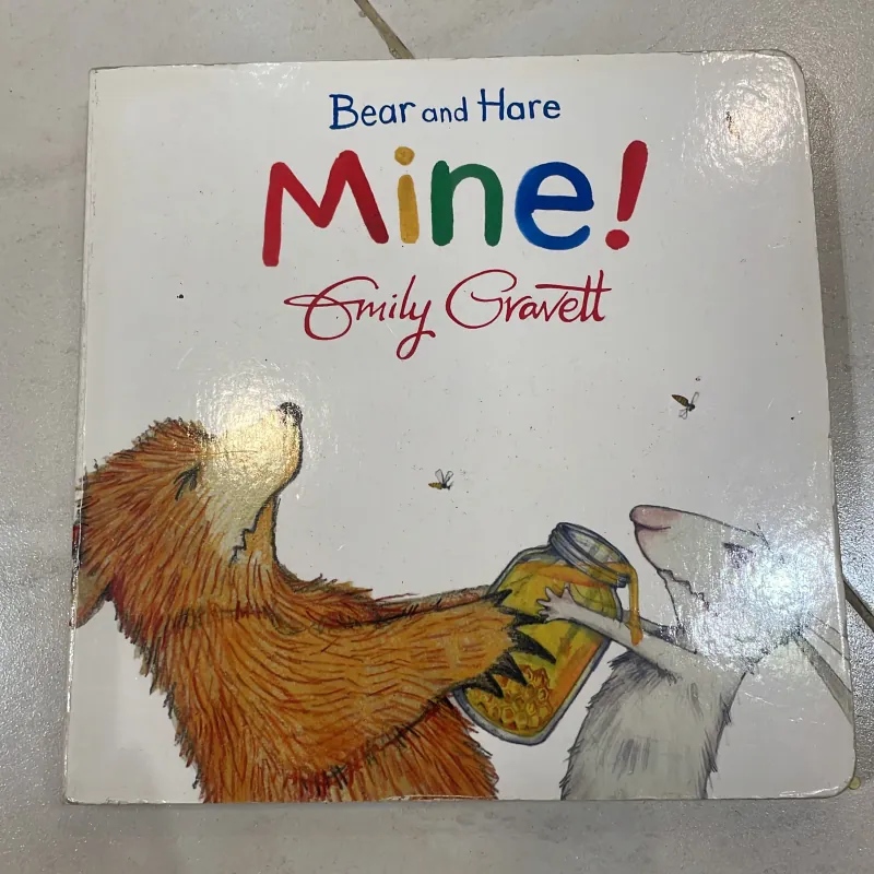 NGOẠI VĂN tiếng anh trẻ em : Bear and Hare - MINE! - Emily Cravett -MACMILLAN  1027789