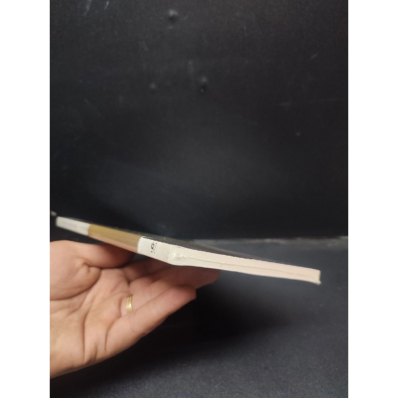 Ở quán cà phê của tuổi trẻ lạc lối Patrick Modiano mới 100% HCM0804 913757