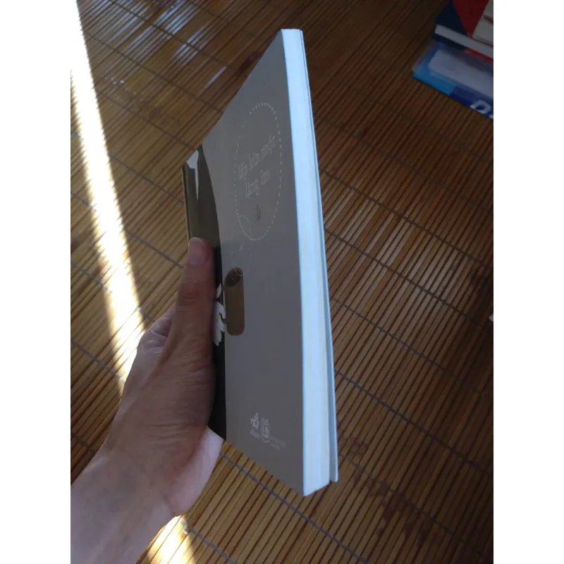 Lấp kín một lặng im (Thơ) - Lu 695229