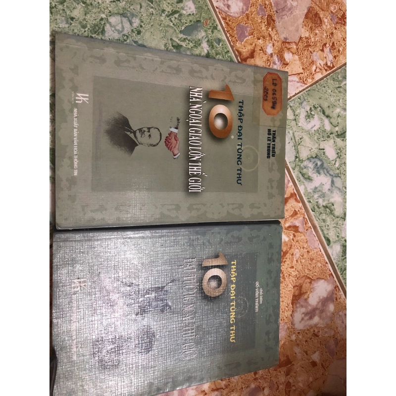10 đại tướng soái và 10 nhà ngoại giao thế giới(2cuốn) 457357