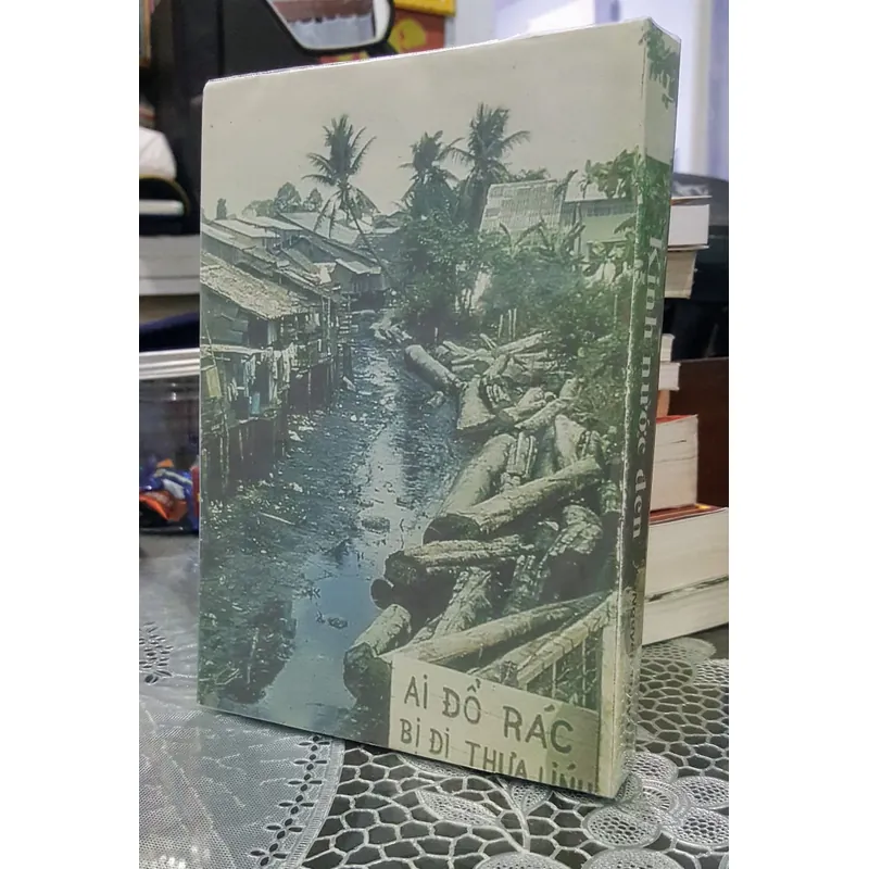 Loan mắt nhung + Kinh nước đen - Nguyễn Thụy Long 695303