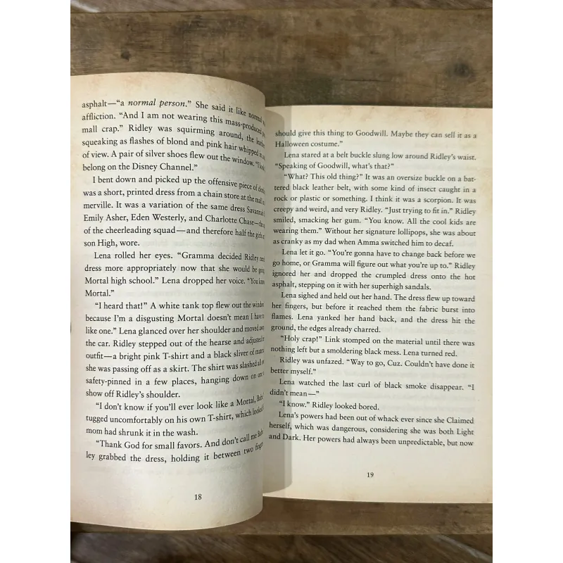 Beautiful Chaos - Kami Garcia , Margaret Stohl (Rate this book Caster Chronicles #3) 752901