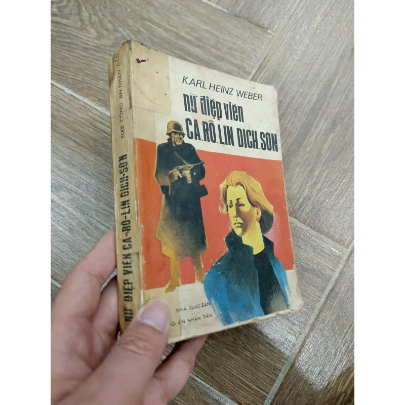 Nữ điệp viên Caroline Dickson 991358