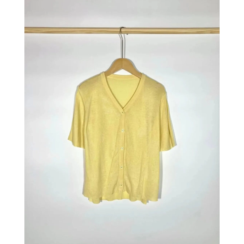 Áo  Mongtoghi Cài Khuy Hàn, chất mềm mát
Size M L
  445321