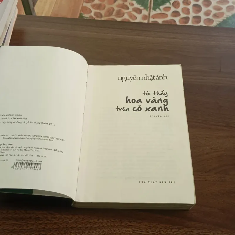 Sách Tôi thấy hoa vàng trên cỏ xanh 1002940