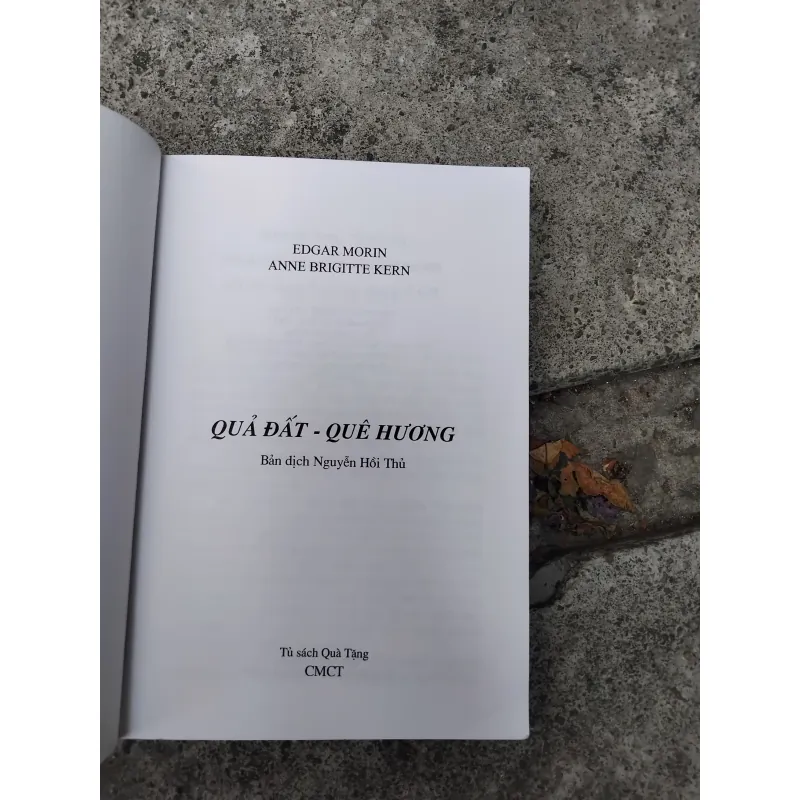 Quả đất quê hương của Edgar Morin và Anne Brigitte Kem  1026214