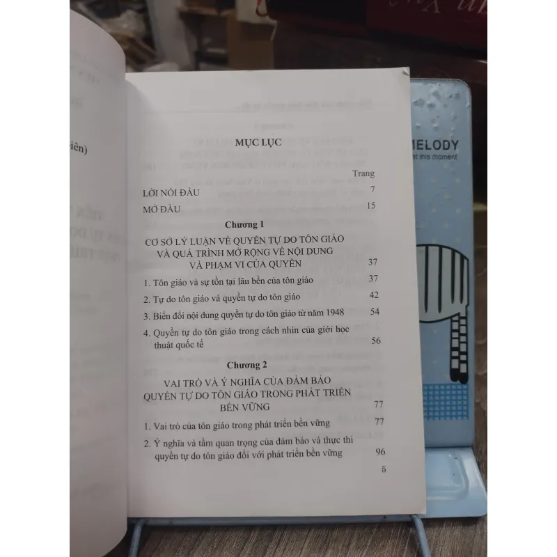 Sách: Tiến trình của đảm bảo quyền tự do Tôn giáo trong bối cảnh PT bền vững ở VN (A2) 752476