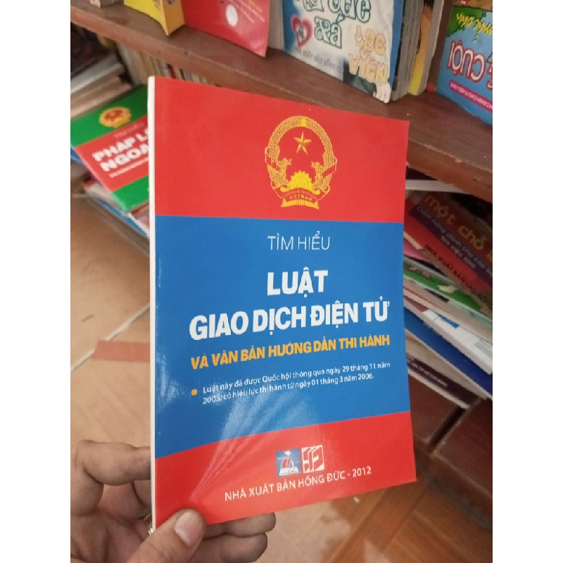 Tìm hiểu luật giao dịch điện tử và văn bản hướng dẫn thi hành 2011 Sách chính trị - pháp lý VAVO-AK19 935950