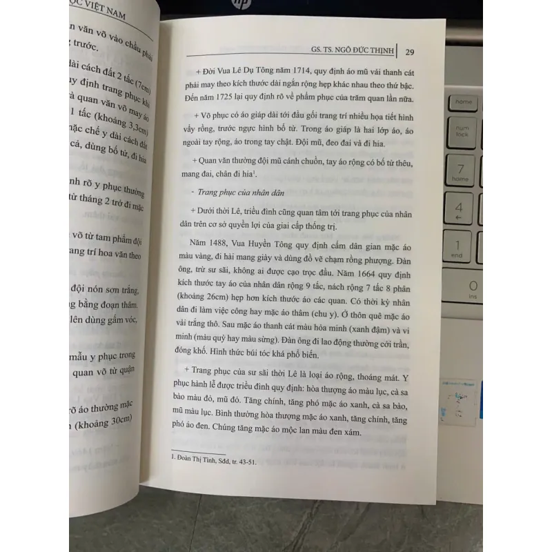 TRANG PHỤC CỔ TRUYỀN CÁC DÂN TỘC VIỆT NAM - GS. TS. NGÔ ĐỨC THỊNH 699519
