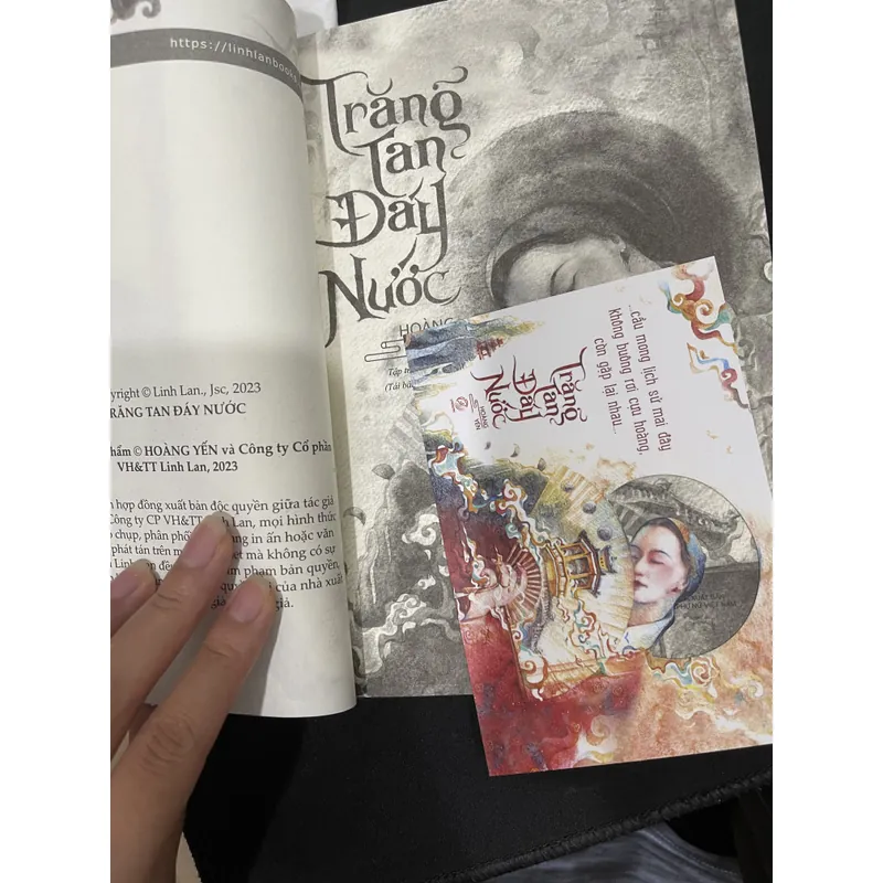 “Trăng tan đáy nước” - Hoàng Yến (sách mới 99%) 593427
