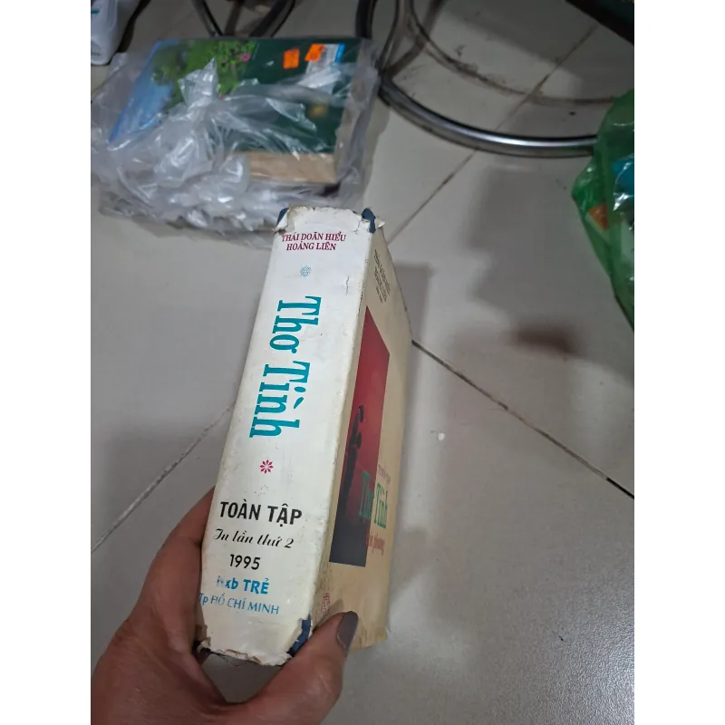 Tuyển tập thơ tình bốn phương 957758