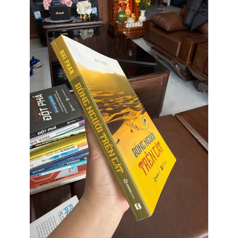 BÓNG NGƯỜI TRÊN CÁT – NHI PHAN- K2 998398