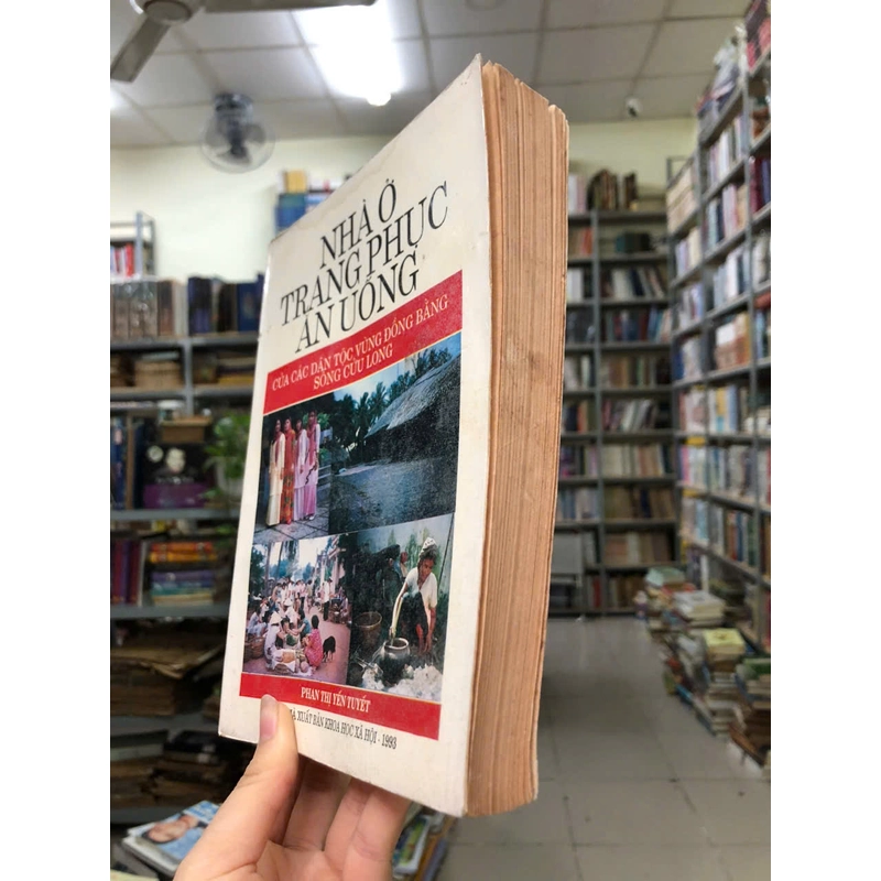 NHÀ Ở TRANG PHỤC ĂN UỐNG CỦA CÁC DÂN TỘC VÙNG ĐỒNG BẰNG SÔNG CỬU LONG - Phan Thị Yến Tuyết 470612