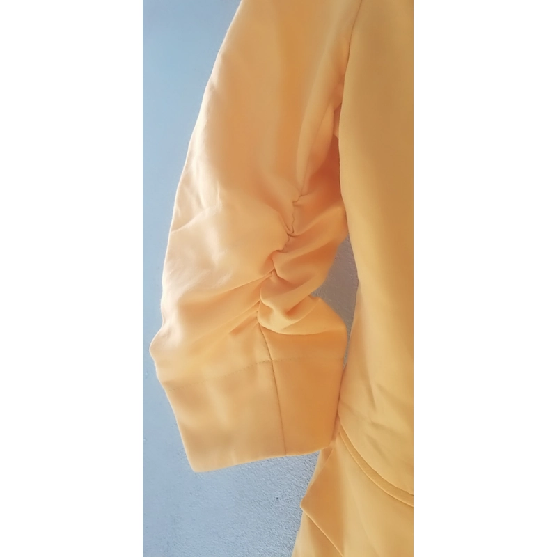 Áo vest vàng  mới 95% 497306