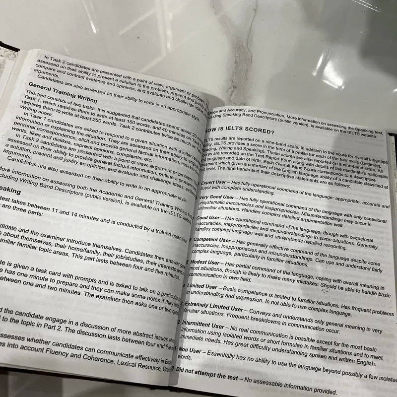 📘 1. Cuốn sách luyện IELTS (General Training / Listening – Reading 705429