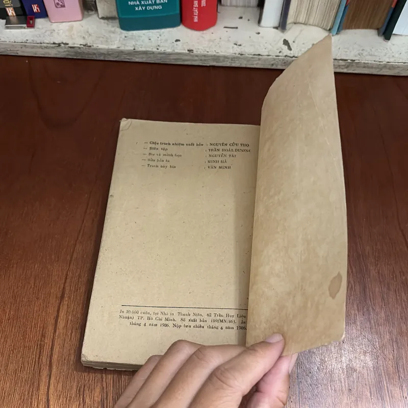 II Sách Xưa: Người Bạn Mang Bộ Lông Chim - Nhiều Tác Giả - 1986 605997