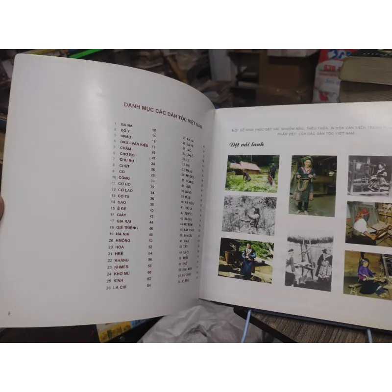 Sách: Triển lãm trang phục và hoa văn thổ cẩm của các DT Việt Nam (A3) 727902