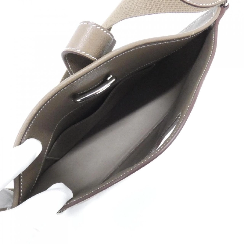 Túi xách chéo Hermès Atelage 084155CK - Hàng hiệu Authentic 802573