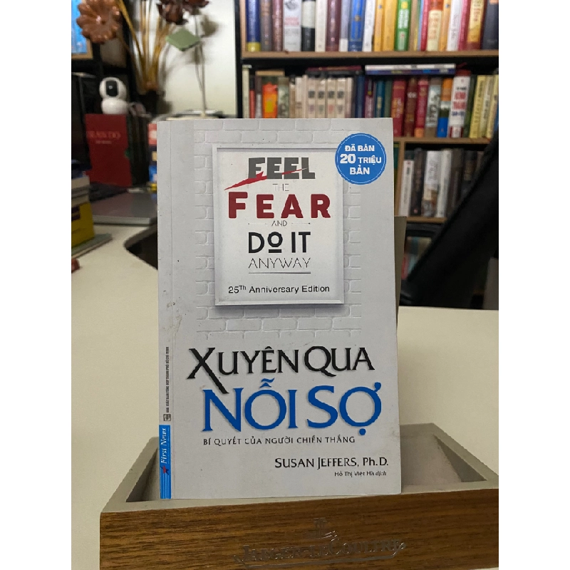 Xuyên Qua Nỗi Sợ - Feel The Fear And Do It Anyway- sách lưu kho mới 95% 406223